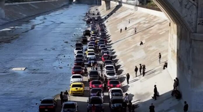 Un encuentro fotográfico en el río Los Ángeles les costó a 72 propietarios sus coches. Encuentro fotográfico Los Ángeles
