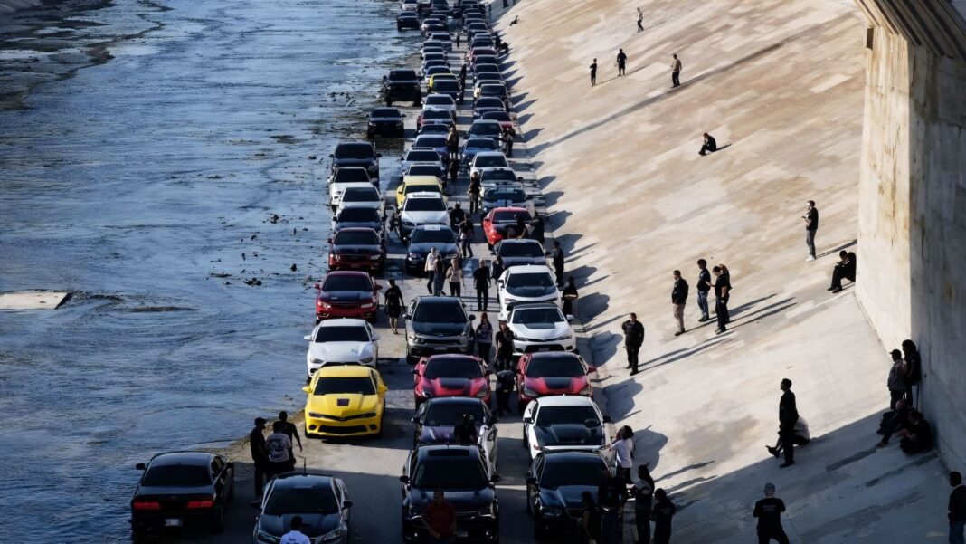 Un encuentro fotográfico en el río Los Ángeles les costó a 72 propietarios sus coches