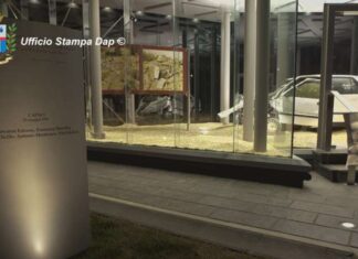 Quieren trasladar el Fiat Croma en el que murió el juez Giovanni Falcone en un atentado de la mafia a un museo privado, pero la Policía Penitenciaria se opone Fiat Croma Giovanni Falcone