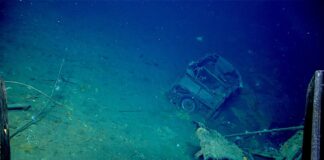 Encuentran un Ford Woody de 1941 en un portaaviones de la Segunda Guerra Mundial hundido a 5.200 metros de profundidad en el Pacífico Ford Woody hundido en un portaaviones en el Pacífico