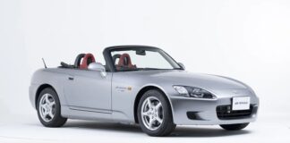 Subastado un Honda S2000 con 1.000 kilómetros que estuvo guardado en un granero durante 20 años Honda S2000 con 1.000 kilómetros