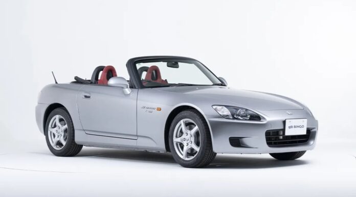 Subastado un Honda S2000 con 1.000 kilómetros que estuvo guardado en un granero durante 20 años Honda S2000 con 1.000 kilómetros