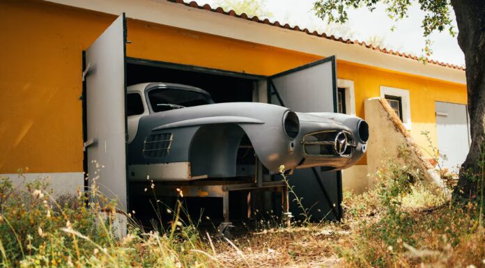 Encuentran un Mercedes 300 SL Gullwing abandonado durante tres décadas en un granero de Portugal Mercedes 300 SL Gullwing