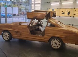 Un carpintero construye un Mercedes 300 SL de madera y totalmente funcional sobre la base de un W124 Mercedes 300 SL madera