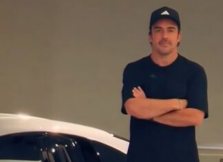 Fernando Alonso sale de nuevo con su Merecedes CLK GTR por Mónaco, pero esta vez para dejárselo al Príncipe Alberto II Mercedes CLK GTR de Fernando Alonso en el museo de Alberto II