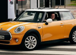 Un Mini Cooper D alcanza el millón de kilómetros en 12 años con el motor original y un consumo medio de 2,95 l/100 km Mini Cooper D millón de kilómetros
