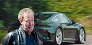 Jeremy Clarkson, presentador y periodista, tras probar el Porsche 911 GT3 Touring: "El mejor coche deportivo que he conducido jamás"