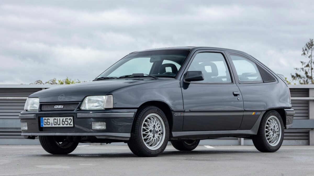 Tres cuartos delantero del Opel Kadett GSi