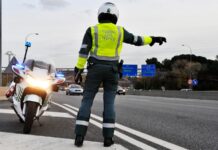 La Guardia Civil investiga a un conductor por circular a 218 km/h en un tramo limitado a 100 km/h. Se enfrenta a un delito contra la seguridad vial Conductor a 218 km/h en Huelva