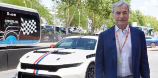 Carlos Sainz, piloto de raids, tras probar el trazado de MadRing con un Ford Mustang GTD con sus 800 CV: "El circuito tiene mucha mucha tela" Carlos Sainz, tras probar el trazado de MadRing con un Ford Mustang GTD