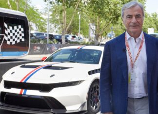Carlos Sainz, tras probar el trazado de MadRing con un Ford Mustang GTD con sus 800 CV: "El circuito tiene mucha mucha tela" Carlos Sainz, tras probar el trazado de MadRing con un Ford Mustang GTD