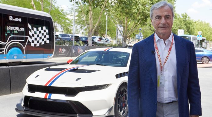 Carlos Sainz, tras probar el trazado de MadRing con un Ford Mustang GTD con sus 800 CV: "El circuito tiene mucha mucha tela" Carlos Sainz, tras probar el trazado de MadRing con un Ford Mustang GTD