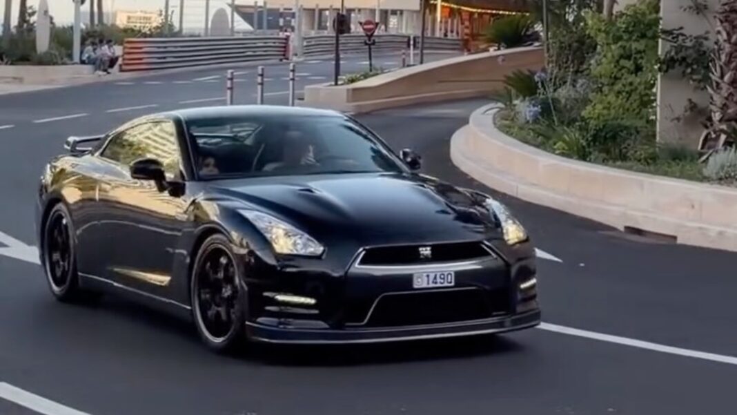 Fernando Alonso Nissan GT-R