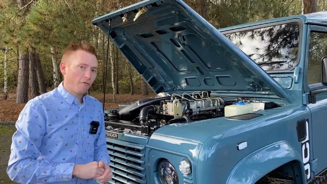 Land Rover Defender motor excavadora