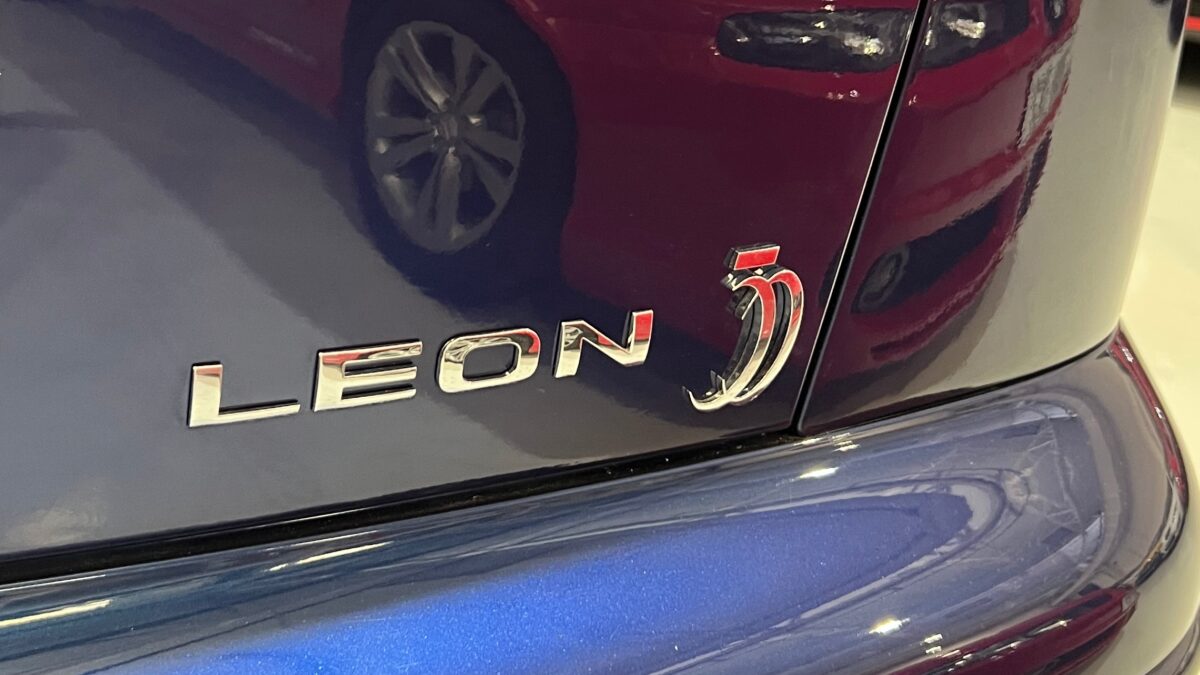 logotipo del SEAT León 50 aniversario