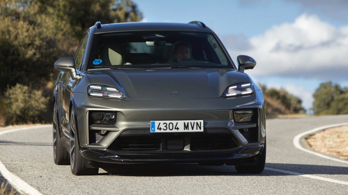 Prueba en curva del Porsche Macan Turbo EV Prueba en curva del Porsche Macan Turbo EV