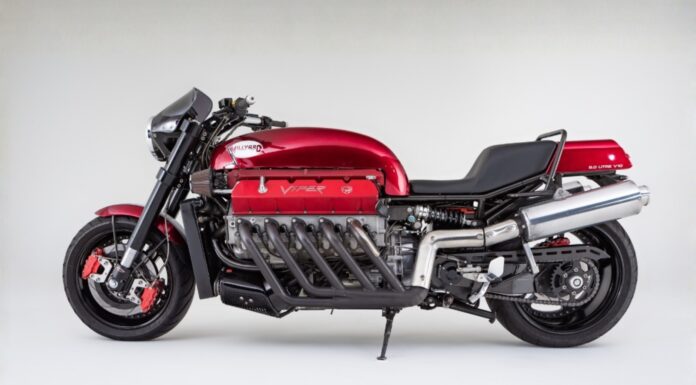 A subasta la moto con motor V10 de un Viper de Allen Millyard Subasta moto V10 Viper