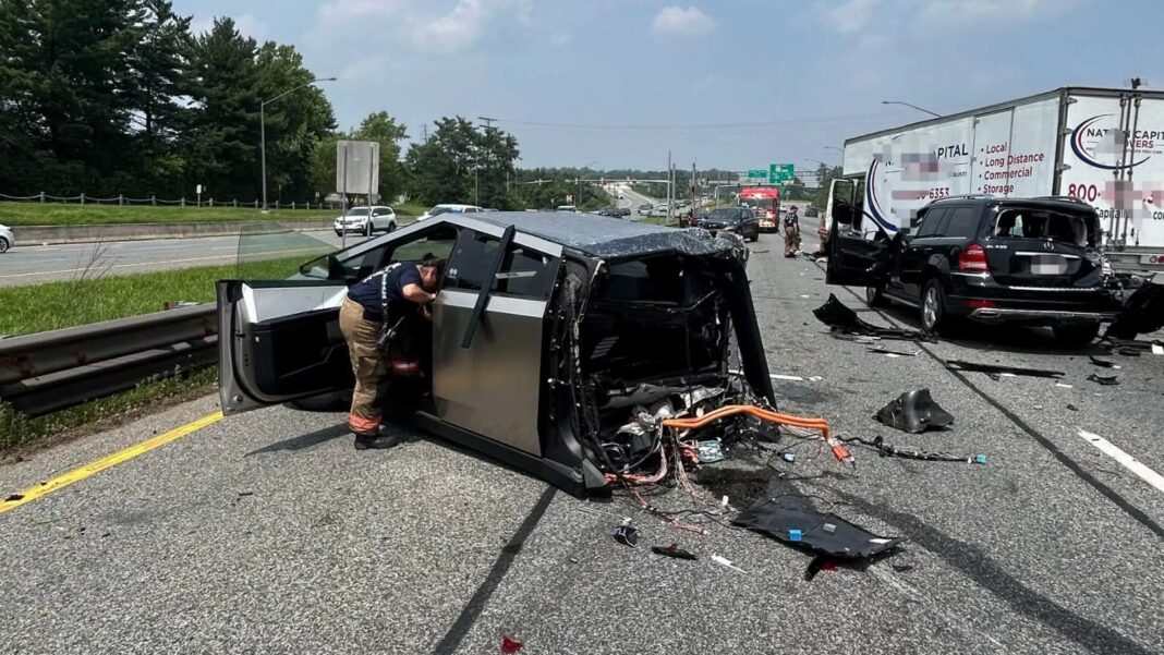 tesla-cybertruck-se-parte-en-dos-accidente Tesla Cybertruck se parte en dos