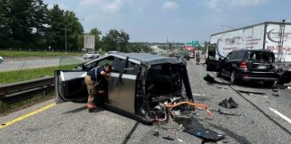 Un Tesla Cybertruck se parte en dos en un accidente múltiple Tesla Cybertruck se parte en dos