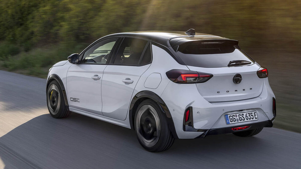 prueba Opel Corsa GSE 2026 movimiento trasera