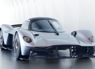 Se compra un Aston Martin Valkyrie por 3 millones de euros y demanda a la marca: “Tiene más defectos que todos mis coches juntos” Aston Martin Valkyrie defectos