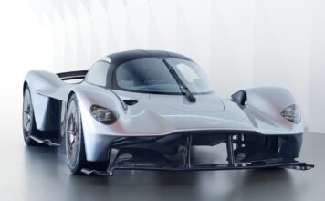 Se compra un Aston Martin Valkyrie por 3 millones de euros y demanda a la marca: “Tiene más defectos que todos mis coches juntos” Aston Martin Valkyrie defectos