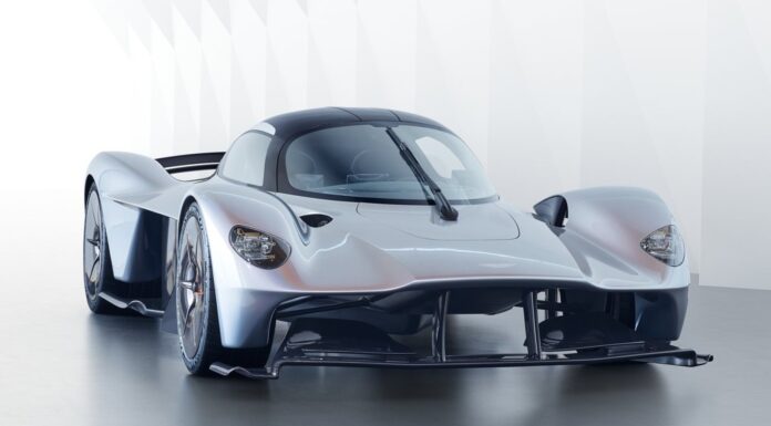Se compra un Aston Martin Valkyrie por 3 millones de euros y demanda a la marca: “Tiene más defectos que todos mis coches juntos” Aston Martin Valkyrie defectos