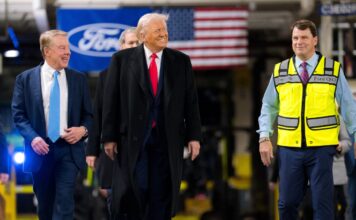 Donald Trump, presidente de Estados Unidos, sobre los conductores de coches eléctricos: "Tienen una enfermedad. Esa gente está loca" Donald Trump