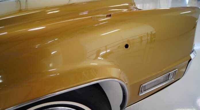 Elvis una vez puso a prueba la resistencia a las balas de los Cadillac, y así fue Elvis Cadillac Eldorado bala