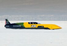 El JCB Hydromax alcanza los 592,797 km/h y bate un récord de velocidad en las salinas de Bonneville JCB Hydromax alcanza los 592,797 km/h