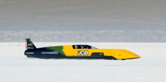 El JCB Hydromax alcanza los 592,797 km/h y bate un récord de velocidad en las salinas de Bonneville JCB Hydromax alcanza los 592,797 km/h