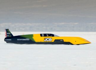 El JCB Hydromax alcanza los 592,797 km/h y bate un récord de velocidad en las salinas de Bonneville JCB Hydromax alcanza los 592,797 km/h