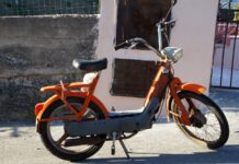 Un hombre de 68 años conducía sin casco una Piaggio Ciao que llevaba robada 45 años. El propietario la reconoció gracias a un detalle oculto Piaggio Ciao robada 45 años