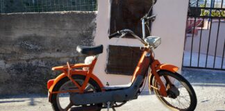 Un hombre de 68 años conducía sin casco una Piaggio Ciao que llevaba robada 45 años. El propietario la reconoció gracias a un detalle oculto Piaggio Ciao robada 45 años