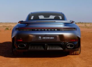 Porsche ha creado un 911 único cuyo alerón esconde el mensaje: "Hasta luego, colega" Porsche 911 Turbo S único Australia