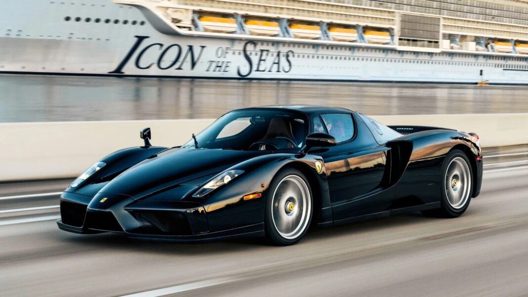 Subasta Ferrari Enzo Negro/Rojo