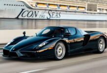 A subasta uno de los tres Ferrari Enzo acabados en negro con el interior rojo, podría alcanzar los 9,5 millones de euros Subasta Ferrari Enzo Negro/Rojo