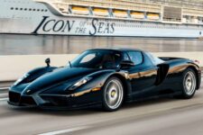Subasta Ferrari Enzo Negro/Rojo