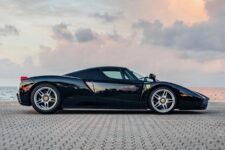 Subasta Ferrari Enzo Negro/Rojo