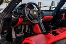 Subasta Ferrari Enzo Negro/Rojo