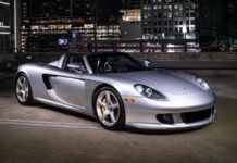 A subasta un Porsche Carrera GT de 2005 a estrenar, con apenas 600 kilómetros Subasta Porsche Carrera GT 2005