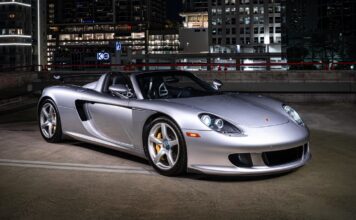 A subasta un Porsche Carrera GT de 2005 a estrenar, con apenas 600 kilómetros Subasta Porsche Carrera GT 2005