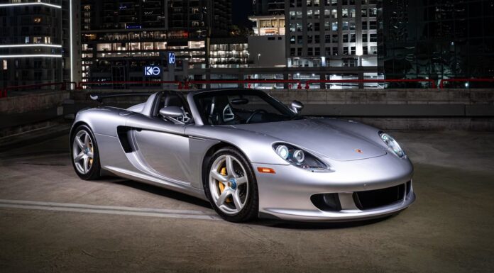A subasta un Porsche Carrera GT de 2005 a estrenar, con apenas 600 kilómetros Subasta Porsche Carrera GT 2005