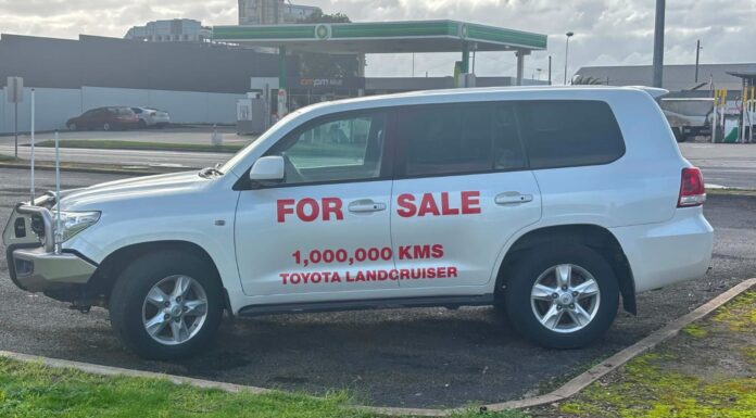 A subasta un Toyota Land Cruiser con 999.999 kilómetros y su anterior dueño dejó el millón para el siguiente propietario Subasta Toyota Land Cruiser 999.999 kilómetros