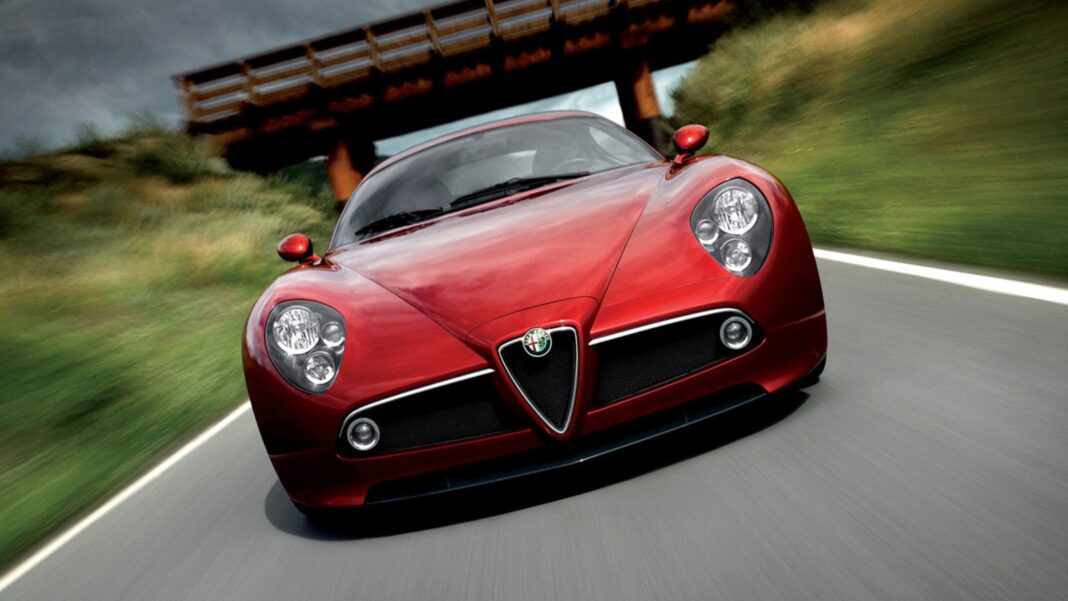 The Stig sobe el Alfa Romeo 8C Competizione