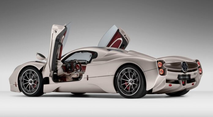 Con el precio de los 2.000 tornillos de titanio que equipa un Pagani podrías comprarte un Porsche Panamera Los tornillos de Pagani cuestan 70 euros cada uno
