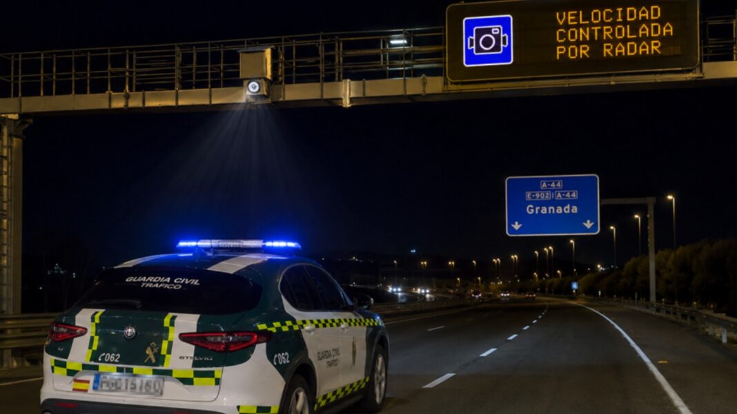 Tráfico denuncia guardias civiles por superar límite de velocidad