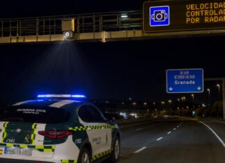 Tráfico denuncia a cuatro guardias civiles por superar el límite de velocidad durante una emergencia cuando intentaban evitar un atraco Tráfico denuncia guardias civiles por superar límite de velocidad