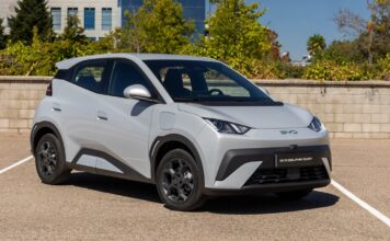 BYD Dolphin Surf 2026, el utilitario eléctrico chino se actualiza con más equipamiento tecnológico y cinco plazas BYD Dolphin Surf 2026