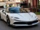Alexandra Leclerc, mujer de Charles Leclerc, recibe su Ferrari SF90 Stradale blanco con el número 16 del piloto monegasco Alexandra Leclerc, mujer de Charles Leclerc, recibe su Ferrari SF90 Stradale blanco